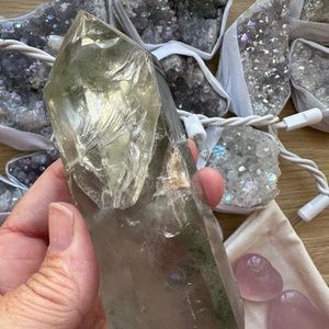 Phantom quartz tower. Grade AAA. Full of rainbows 🌈